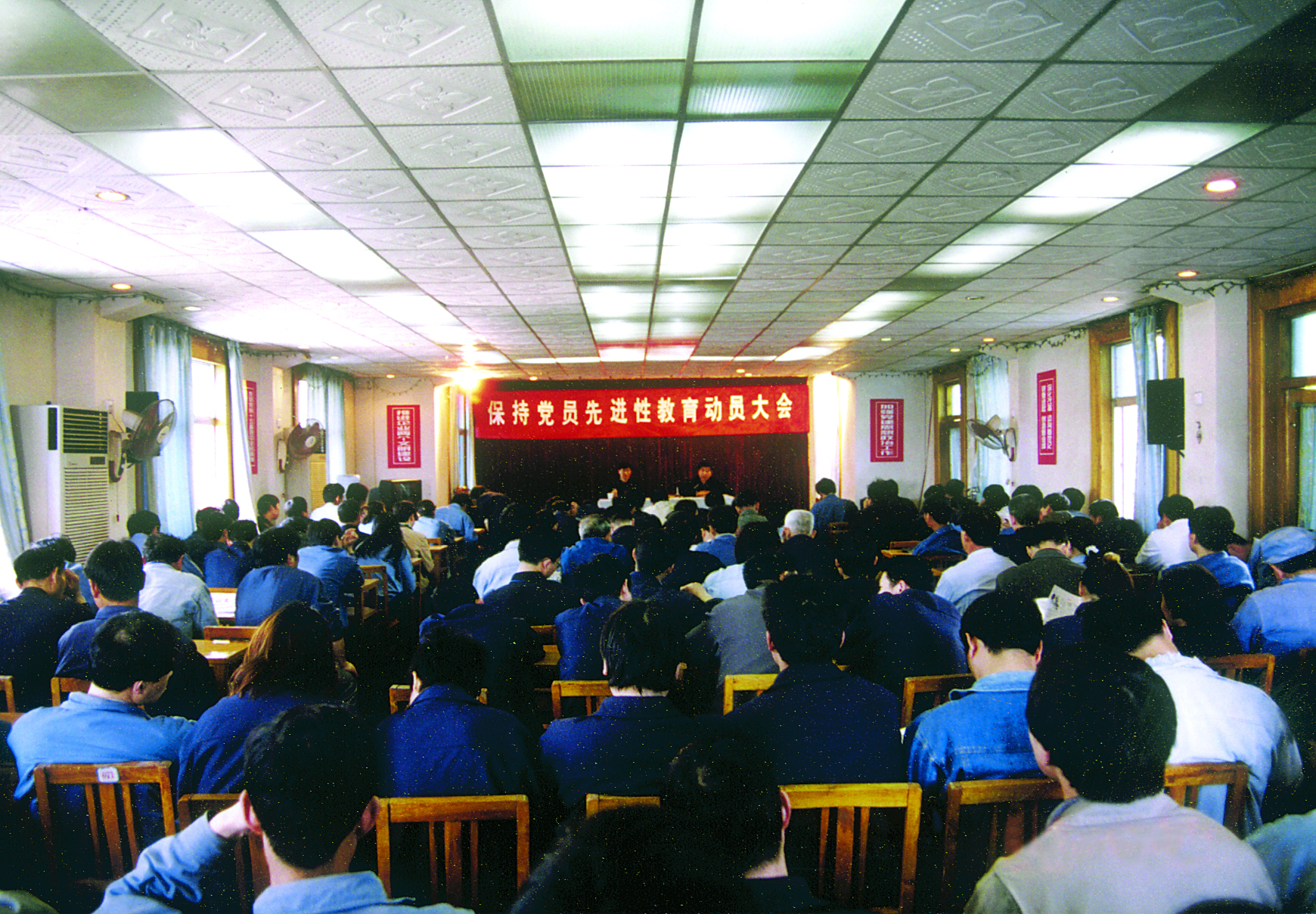 合并建立杭州电化集团公司龙山化工总厂党委会和纪律检査组